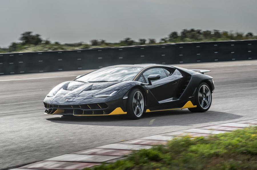 Lamborghini Centenario LP770-4 2016 года  (фото 21 из 61)
